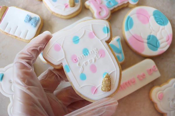 Baby shower / gender reveal cookies